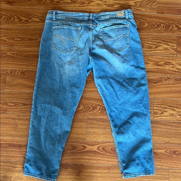 Jordache Women’s Blue Jean Capris - Picture 6 of 7